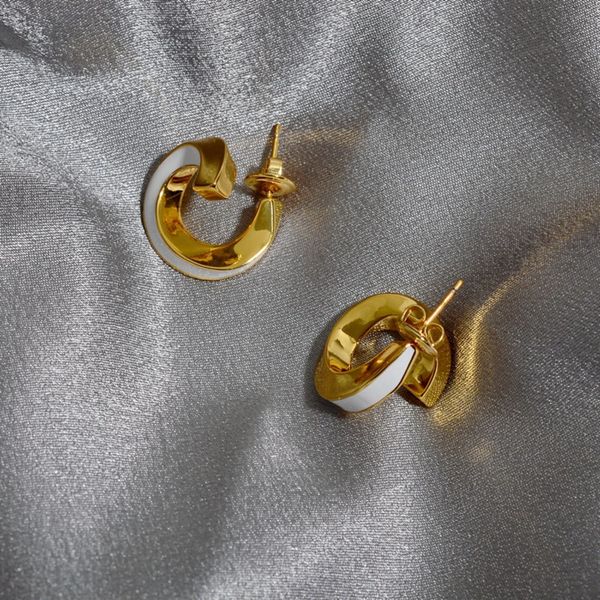 luxury b and v white drop glaze spiral earrings ins' simple and versatile temperament star same earrings 2021 earrings, Golden;silver
luxury b and v white drop glaze spiral earrings ins' simple and versatile temperament star same earrings 2021 earrings, Golden;silver