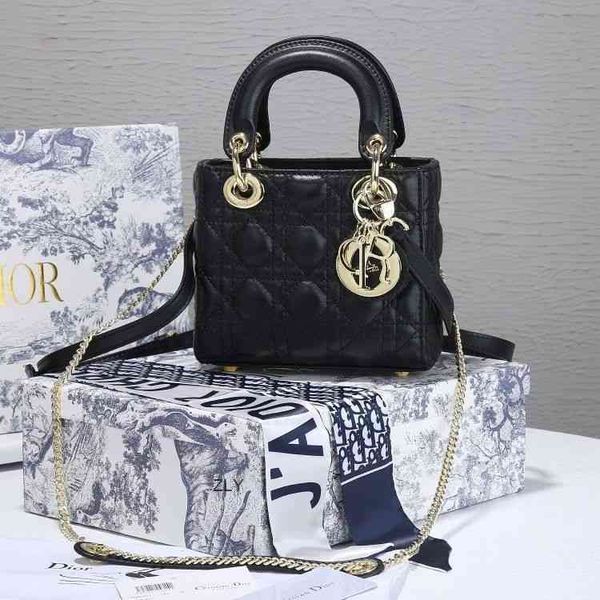 2021 new fashion trend bag cowhide portable lingge broadband single shoulder messenger bag zly bags 
2021 new fashion trend bag cowhide portable lingge broadband single shoulder messenger bag zly bags