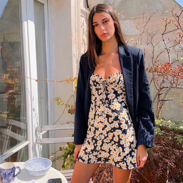 fashions floral sling skirt 2021 autumn and winter style printed lace up women's dress, Black;gray
fashions floral sling skirt 2021 autumn and winter style printed lace up women's dress, Black;gray