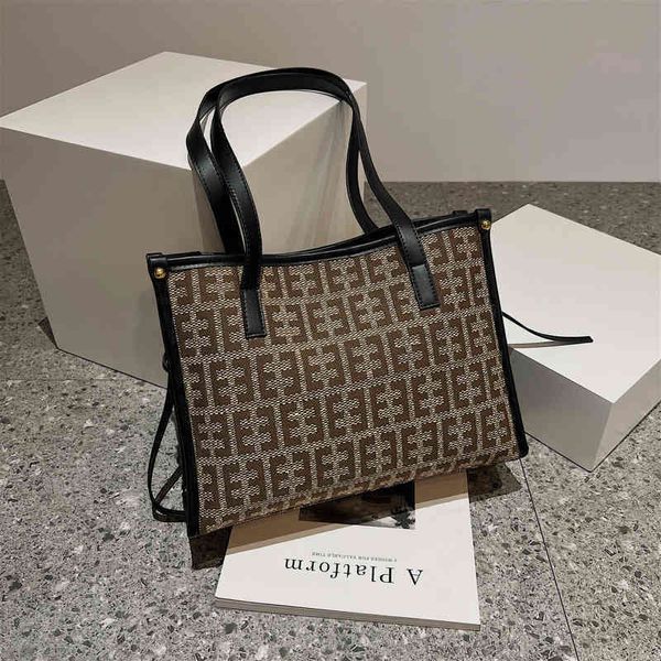2022 factory wholesale fashion, versatile high-capacity handbag, autumn and winter single shoulder armpit bag, female
2022 factory wholesale fashion, versatile high-capacity handbag, autumn and winter single shoulder armpit bag, female