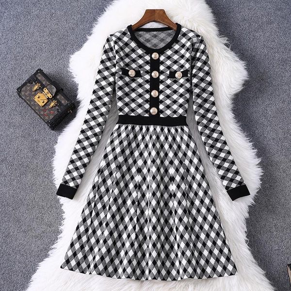 casual dresses 2021 spring knitted sweater dress women button up korean fashion vintage plaid blue black mini robe femme vestidos, Black;gray
casual dresses 2021 spring knitted sweater dress women button up korean fashion vintage plaid blue black mini robe femme vestidos, Black;gray