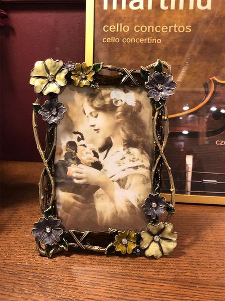 frames nordic metal picture frame for deskfashion cadre po display stand pograph collection holder home decoration gift
frames nordic metal picture frame for deskfashion cadre po display stand pograph collection holder home decoration gift