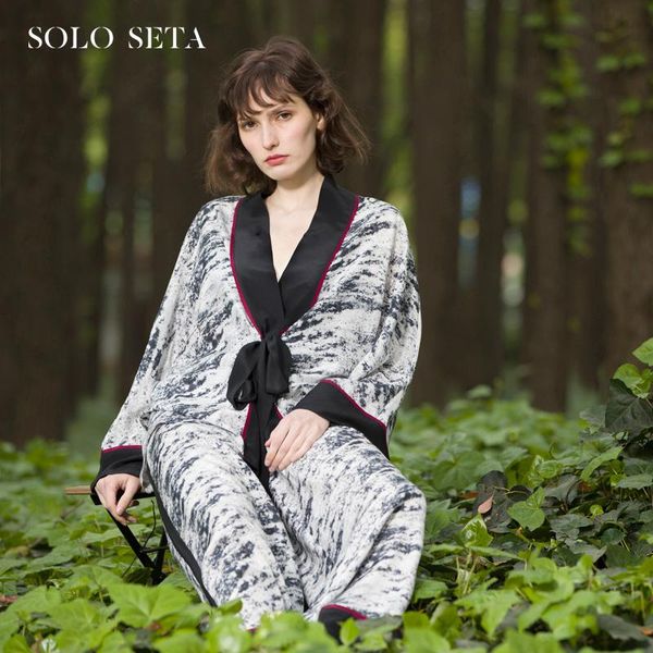 soloseta japanese silk pajamas leisurewear women long sleeve and short bathrobe can wear outside women's sleepwear, Black;red
soloseta japanese silk pajamas leisurewear women long sleeve and short bathrobe can wear outside women's sleepwear, Black;red