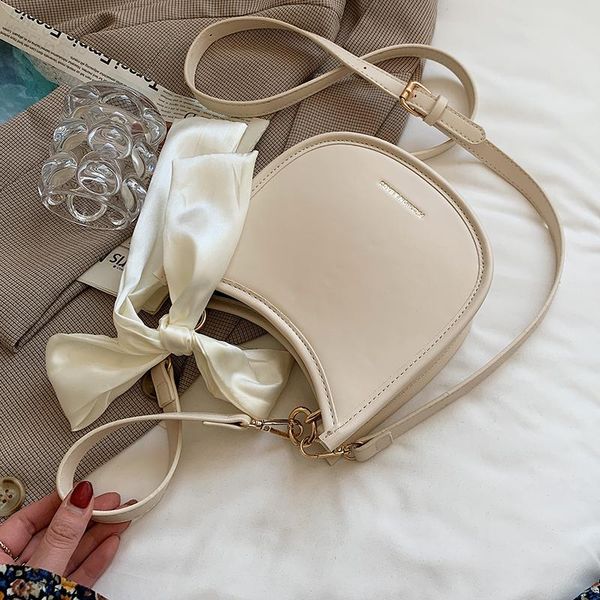 evening bags niche design bag female ins 2021 fashion messenger all-match handbag bucket shoulder width: 18.5cm
evening bags niche design bag female ins 2021 fashion messenger all-match handbag bucket shoulder width: 18.5cm