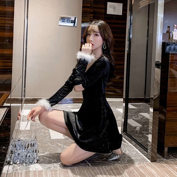small style casual dresses v-neck velvet simple waist down plush dress, Black;gray 
small style casual dresses v-neck velvet simple waist down plush dress, Black;gray