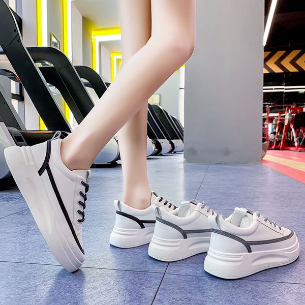 2021 designer women running shoes black grey reflective fashion womens trainers sports sneakers size 35-40 qz, White;red
2021 designer women running shoes black grey reflective fashion womens trainers sports sneakers size 35-40 qz, White;red