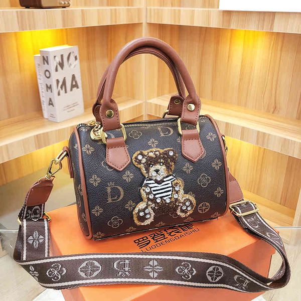 2022 factory wholesale niche design high sense bag women's fashion trend ins versatile single shoulder bag texture handbag
2022 factory wholesale niche design high sense bag women's fashion trend ins versatile single shoulder bag texture handbag