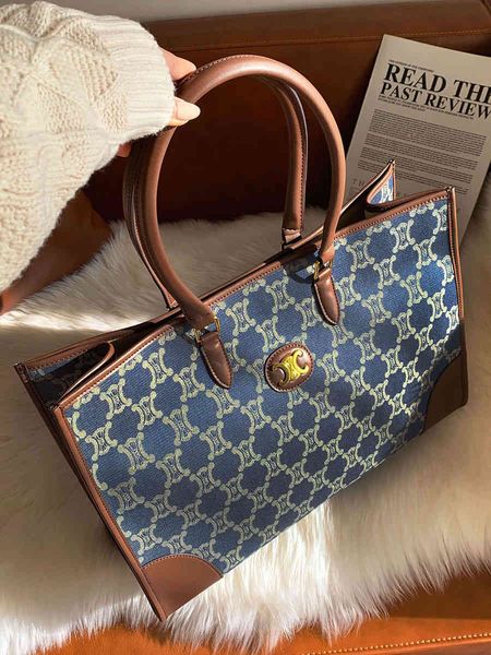 wholesale leather canvas shoulder arch women's triumphal one commuting bag college students' class bag luxurys des luxurys designe
wholesale leather canvas shoulder arch women's triumphal one commuting bag college students' class bag luxurys des luxurys designe