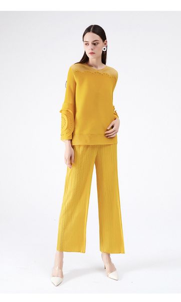 dresses miyake fold three quarter o-neck solid t-shirt +straight-leg pants beaded fight mesh suit, White
dresses miyake fold three quarter o-neck solid t-shirt +straight-leg pants beaded fight mesh suit, White