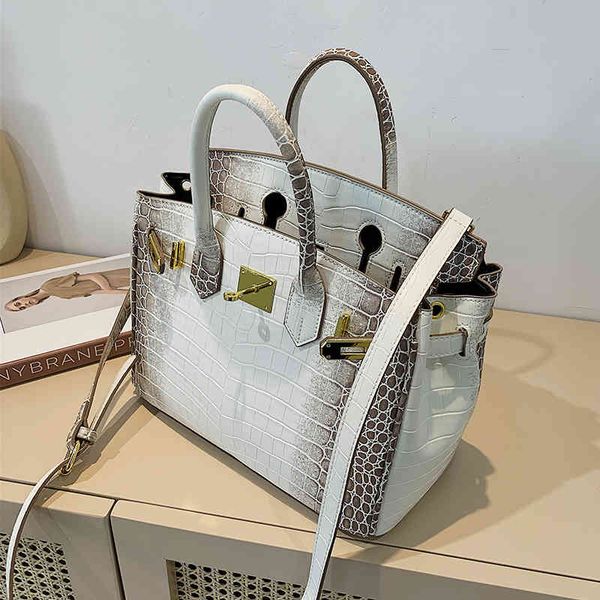 advanced sense large capacity versatile 2021 new fashion messenger for women's summer niche handbag
advanced sense large capacity versatile 2021 new fashion messenger for women's summer niche handbag