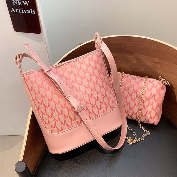 handbag printed bucket bag contrast color messenger women's 2021 literary style armpit texture single shoulder, Black;red
handbag printed bucket bag contrast color messenger women's 2021 literary style armpit texture single shoulder, Black;red