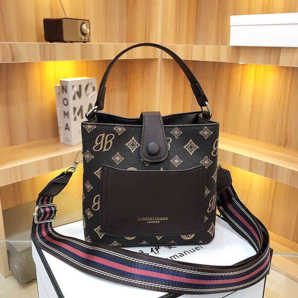 2022 factory outlet women's new fashion messenger single shoulder versatile net red french texture popular handbag bucket bag 11pm
2022 factory outlet women's new fashion messenger single shoulder versatile net red french texture popular handbag bucket bag 11pm