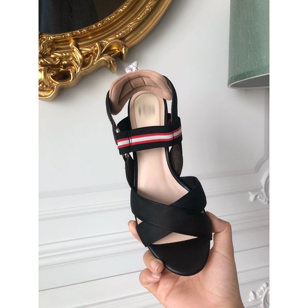 2021 good quality fashion women luxurys designers shoes designer sandals womens luxury high heels sandal dress shoess with box size 35-41 -n, Black
2021 good quality fashion women luxurys designers shoes designer sandals womens luxury high heels sandal dress shoess with box size 35-41 -n, Black