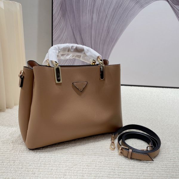 designer bag tote handbag ladies totes shoulder bags crossbody genuine leather luxury handbags different styles evening party with the origi
designer bag tote handbag ladies totes shoulder bags crossbody genuine leather luxury handbags different styles evening party with the origi