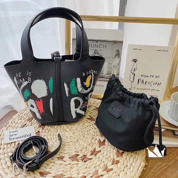 bag women's new 2021 one shoulder messenger korean graffiti cartoon vegetable basket bucket large capacity handbag
bag women's new 2021 one shoulder messenger korean graffiti cartoon vegetable basket bucket large capacity handbag