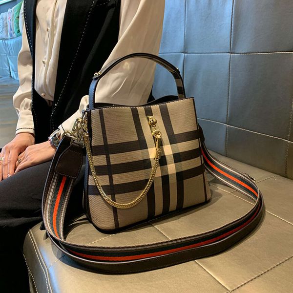 hbp fashion hong kong leather women's bag 2020 new lock zipper buckle bucket text one shoulder slant cross hand
hbp fashion hong kong leather women's bag 2020 new lock zipper buckle bucket text one shoulder slant cross hand