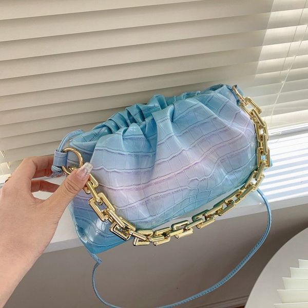 factory outlet design women's shoulder gradient color fold chain messenger women's 2021 new cloud bag
factory outlet design women's shoulder gradient color fold chain messenger women's 2021 new cloud bag