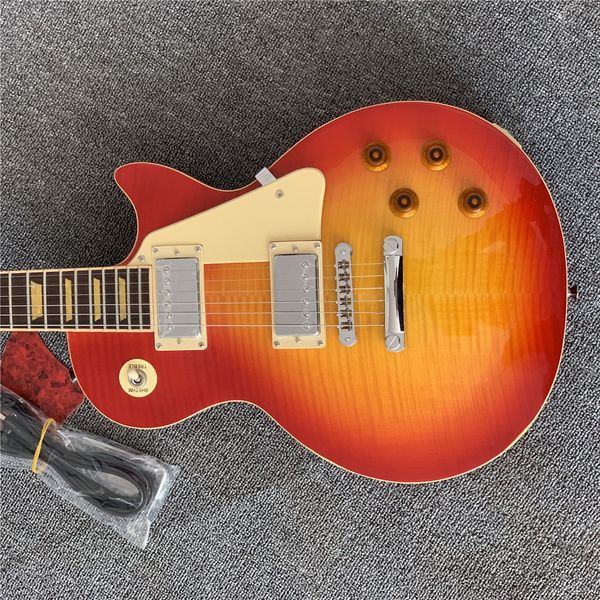 electric guitar, good sound quality, style and suitcase
electric guitar, good sound quality, style and suitcase