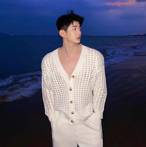 men's sweaters 2021 spring summer thin hollow sweater cardigan coat man women korean streetwear vintage knitwear v-neck top, White;black
men's sweaters 2021 spring summer thin hollow sweater cardigan coat man women korean streetwear vintage knitwear v-neck top, White;black