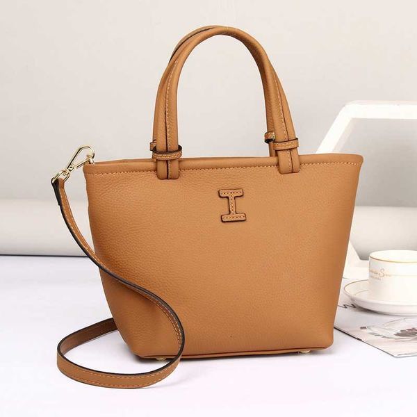 luxury handbags soft texture first layer cowhide bucket 2021 msenger single shoulder versatile leather women's bag 6039
luxury handbags soft texture first layer cowhide bucket 2021 msenger single shoulder versatile leather women's bag 6039