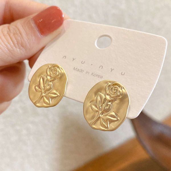 metal disc rose versatile temperament personality stud noble new s925 silver needle earrings for women, Black
metal disc rose versatile temperament personality stud noble new s925 silver needle earrings for women, Black