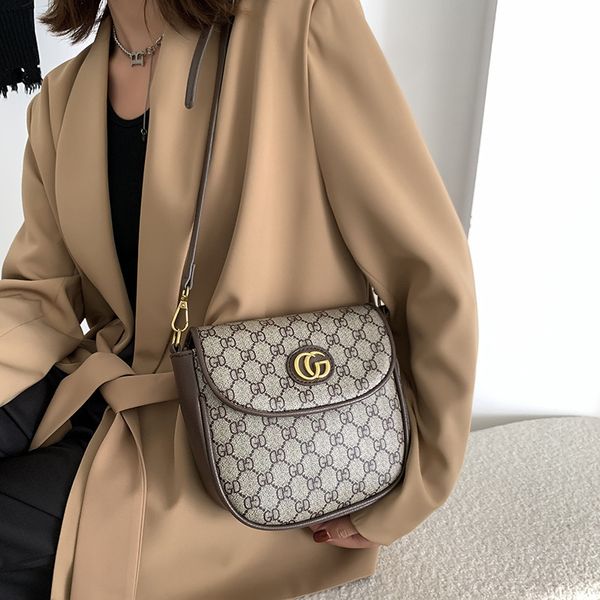design handbag bag 2021 autumn and winter new single shoulder women's bag popular this year printed messenger net red same letter semic
design handbag bag 2021 autumn and winter new single shoulder women's bag popular this year printed messenger net red same letter semic