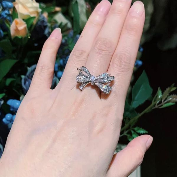 cluster rings 1:1 original classic charm zircon bow ring s925 sterling silver jewelry logo women's valentine's day gift, Golden;silver
cluster rings 1:1 original classic charm zircon bow ring s925 sterling silver jewelry logo women's valentine's day gift, Golden;silver