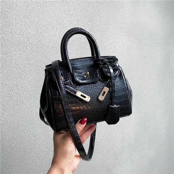 design jewelry french minority women's new fashion korean versatile messenger texture crocodile bag
design jewelry french minority women's new fashion korean versatile messenger texture crocodile bag