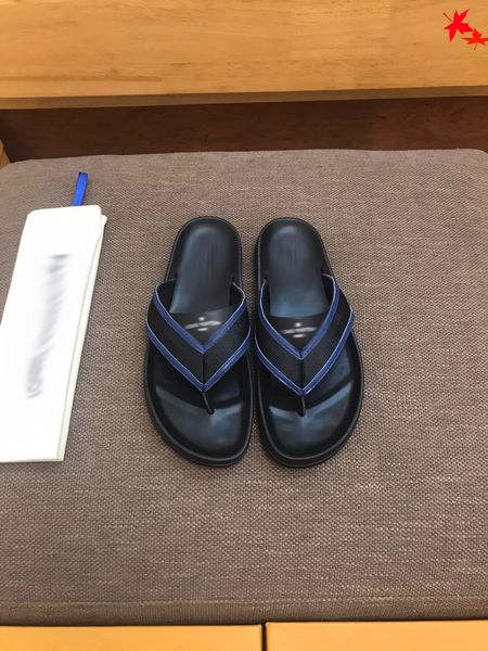 2021 designer luxurys slippers men sandals fashion beach shoes flip flops flat non-slip classical hole slipper with box size 39-45 -g73, Black
2021 designer luxurys slippers men sandals fashion beach shoes flip flops flat non-slip classical hole slipper with box size 39-45 -g73, Black