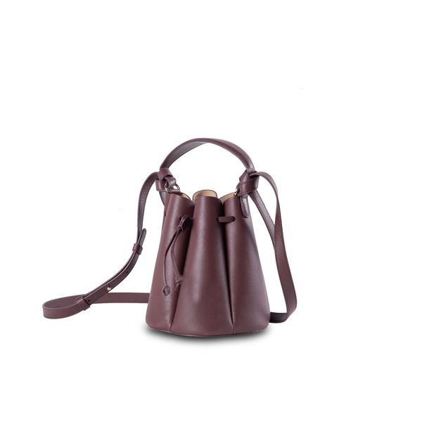 french style women's bag number 8 petal bucket bag messenger layer cow leather one shoulder, Black;red
french style women's bag number 8 petal bucket bag messenger layer cow leather one shoulder, Black;red
