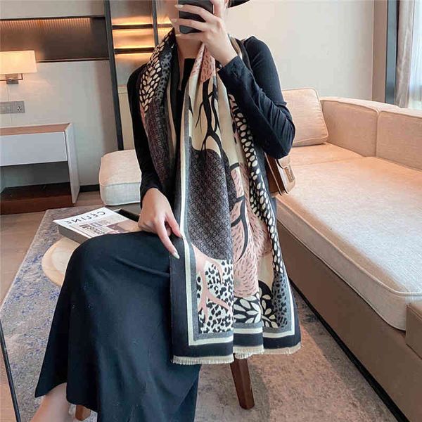 shawl imitation cashmere scarf female autumn and winter middle-aged elderly flowers thickened warm net red live broadcast, Blue;gray
shawl imitation cashmere scarf female autumn and winter middle-aged elderly flowers thickened warm net red live broadcast, Blue;gray