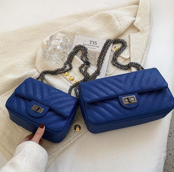 wholesale factory ladies shoulder bags this year popular clamshell blue chain bag classic sewing fashion backpack street trend striped handb
wholesale factory ladies shoulder bags this year popular clamshell blue chain bag classic sewing fashion backpack street trend striped handb