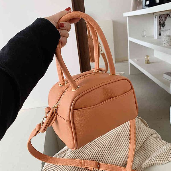 diocesan high-end women's 2021 new fashion this year portable square bag small crowd design feeling
diocesan high-end women's 2021 new fashion this year portable square bag small crowd design feeling
