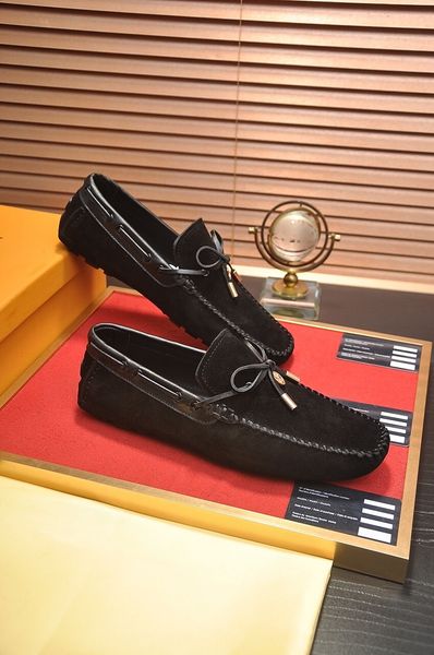 2021 new italian designer men formal mens dress shoes patent leather luxury wedding shoes men flats office plus size 38-45, Black
2021 new italian designer men formal mens dress shoes patent leather luxury wedding shoes men flats office plus size 38-45, Black
