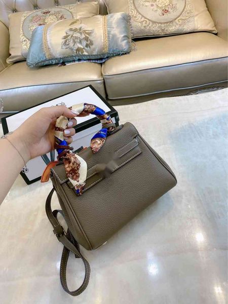 luxury handbags and storage luxurys designer new middle zipper motorcycle single shoulder inner patch lock for women
luxury handbags and storage luxurys designer new middle zipper motorcycle single shoulder inner patch lock for women