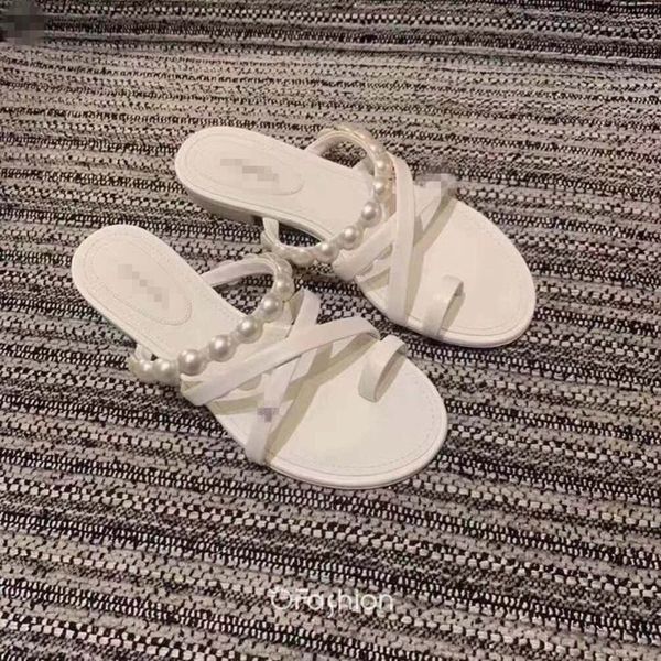 the latest pearl flat lady heel sandals in spring summer 2021. simple light. beautiful and generous. premium sheepskin made to order., Black
the latest pearl flat lady heel sandals in spring summer 2021. simple light. beautiful and generous. premium sheepskin made to order., Black