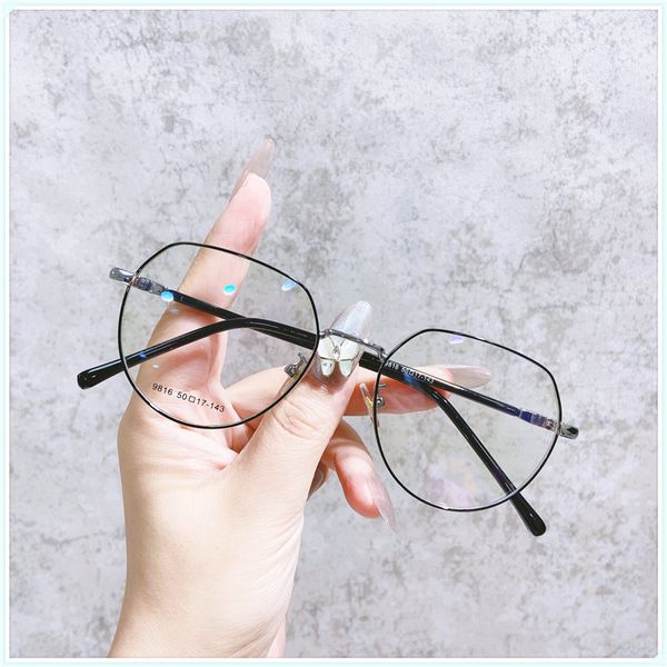 70% off metal small polygonal 50 size spectacle frame can be equipped with short-sighted anti blue lens 3igu, White;black
70% off metal small polygonal 50 size spectacle frame can be equipped with short-sighted anti blue lens 3igu, White;black