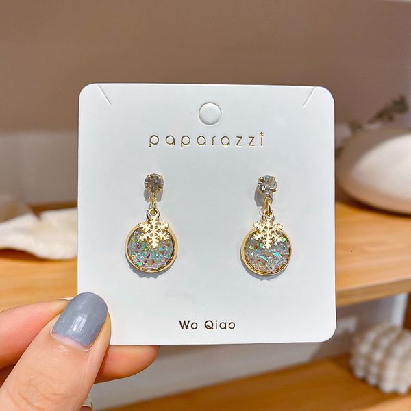 snowflake alloy inlaid diamond 2021 new creative crystal temperament small fresh designer east gate earrings, Silver
snowflake alloy inlaid diamond 2021 new creative crystal temperament small fresh designer east gate earrings, Silver
