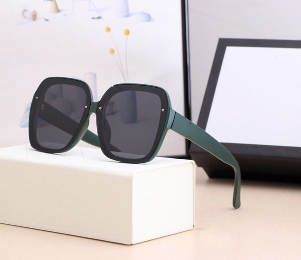 2021 luxury designer summer style temperament women sunglasses super light uv protection fahion mixed color come with box, White;black
2021 luxury designer summer style temperament women sunglasses super light uv protection fahion mixed color come with box, White;black