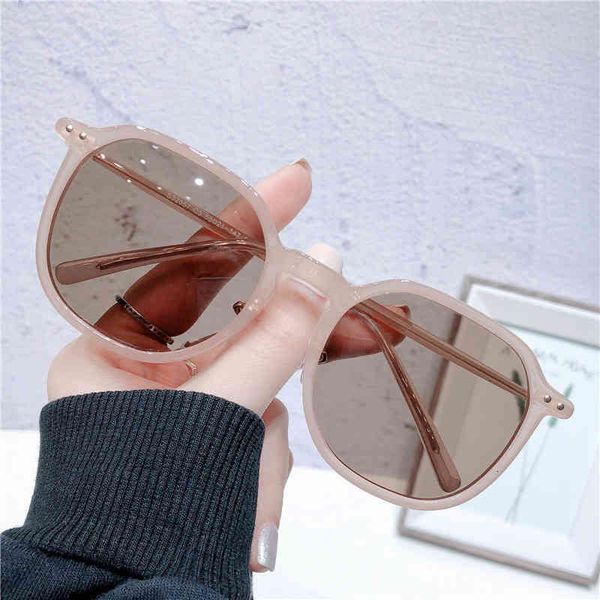 net red same polarizing sunglasses for women 2021 anti ultraviolet chaomilk tea color large frame thin glasses, White;black
net red same polarizing sunglasses for women 2021 anti ultraviolet chaomilk tea color large frame thin glasses, White;black