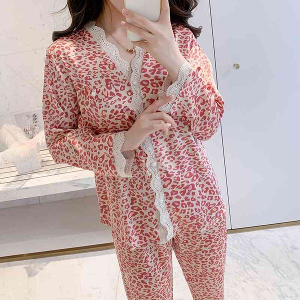women's sleepwear lace v-neck pajamas women print leopard 2pcs pj's sets female home service long sleeve satin pyjamas loungewear, Black;red
women's sleepwear lace v-neck pajamas women print leopard 2pcs pj's sets female home service long sleeve satin pyjamas loungewear, Black;red