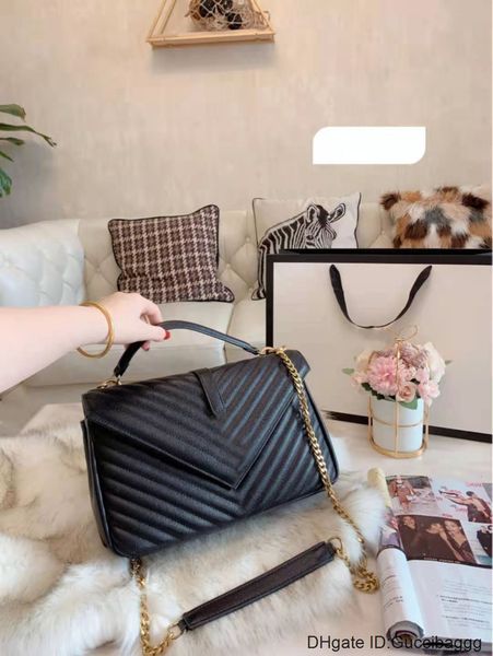 the classic genuine leather handbag messenger chain inclined shoulder bags lady single portable fashion bag ling handbag quilted
the classic genuine leather handbag messenger chain inclined shoulder bags lady single portable fashion bag ling handbag quilted