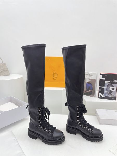 black glossy rubber ankle size 35-42 booties the latest women boots with solid letters logo round head and long boots are fashionable
black glossy rubber ankle size 35-42 booties the latest women boots with solid letters logo round head and long boots are fashionable