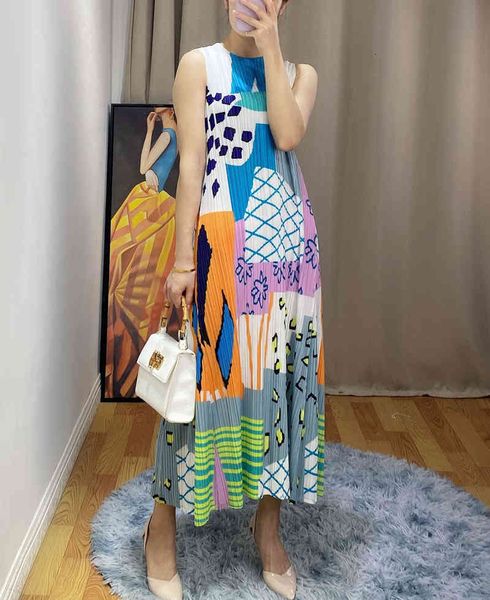 casual dresses 2021 spring and summer women's printed vest dress miyak fold fashion large size thin section age-reducing mid-lengt, Black;gray
casual dresses 2021 spring and summer women's printed vest dress miyak fold fashion large size thin section age-reducing mid-lengt, Black;gray