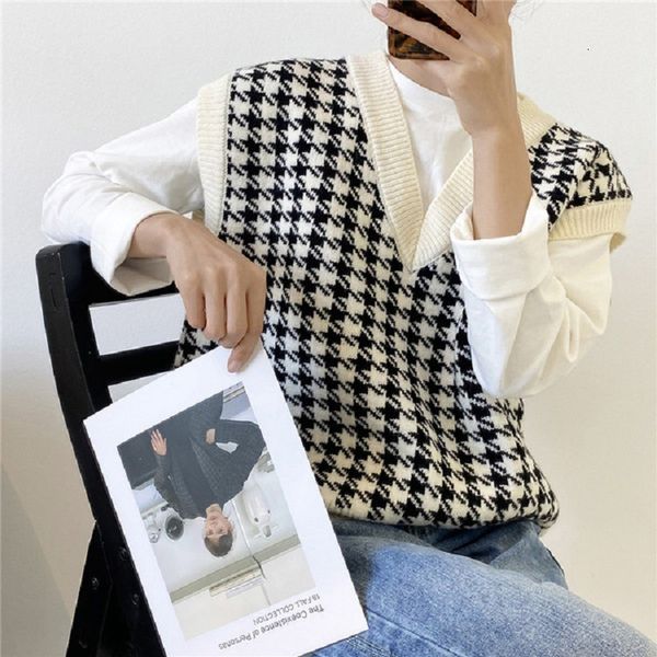 contrast v-neck waistcoat 2021 autumn and winter wear thousand bird check knitted vt for women, Black;white
contrast v-neck waistcoat 2021 autumn and winter wear thousand bird check knitted vt for women, Black;white