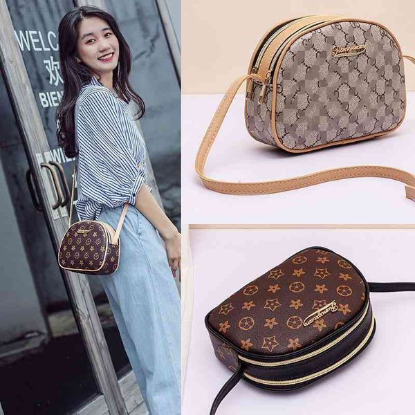 wallet printed women's bag 2021 japan and south korea fashion net red contrast color shell personalized single shoulder messenger, Red;black
wallet printed women's bag 2021 japan and south korea fashion net red contrast color shell personalized single shoulder messenger, Red;black