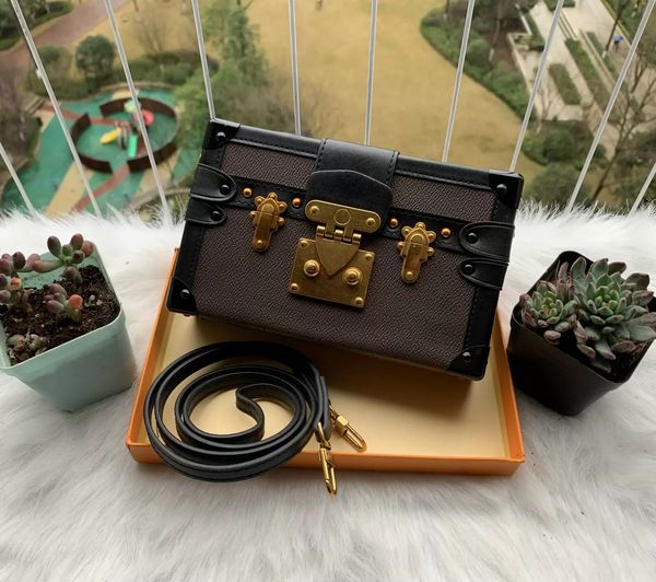 2022 wholesale designer clutch box original handbags evening bags excellent quality leather purse fashion brick messenger shoulder bags
2022 wholesale designer clutch box original handbags evening bags excellent quality leather purse fashion brick messenger shoulder bags