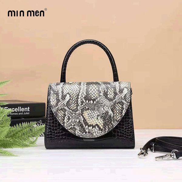 wallets guangzhou leather women's high end korean hand head leather fashion single shoulder snake cross small, Red;black
wallets guangzhou leather women's high end korean hand head leather fashion single shoulder snake cross small, Red;black
