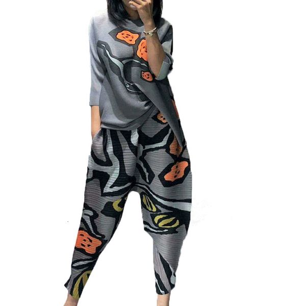 dresses seling style o-neck t-shirt in the fold harem pants geometry print two-piece outfit stock, White
dresses seling style o-neck t-shirt in the fold harem pants geometry print two-piece outfit stock, White