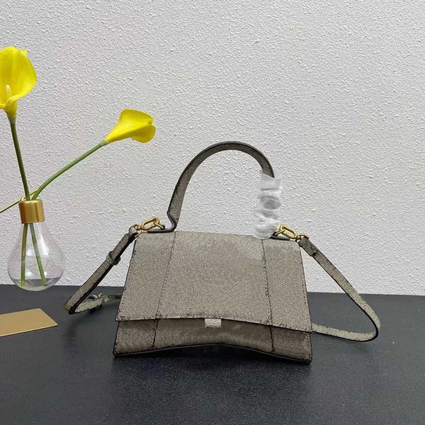 happy_buy_bag 2022luxury designer tote genuine leather hourglass handbags crossbody bags jointly pattern women's men fashion wallet poc
happy_buy_bag 2022luxury designer tote genuine leather hourglass handbags crossbody bags jointly pattern women's men fashion wallet poc